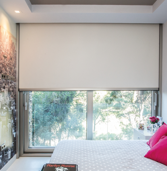 Bandalux Mallorca cortinas tono claro estor